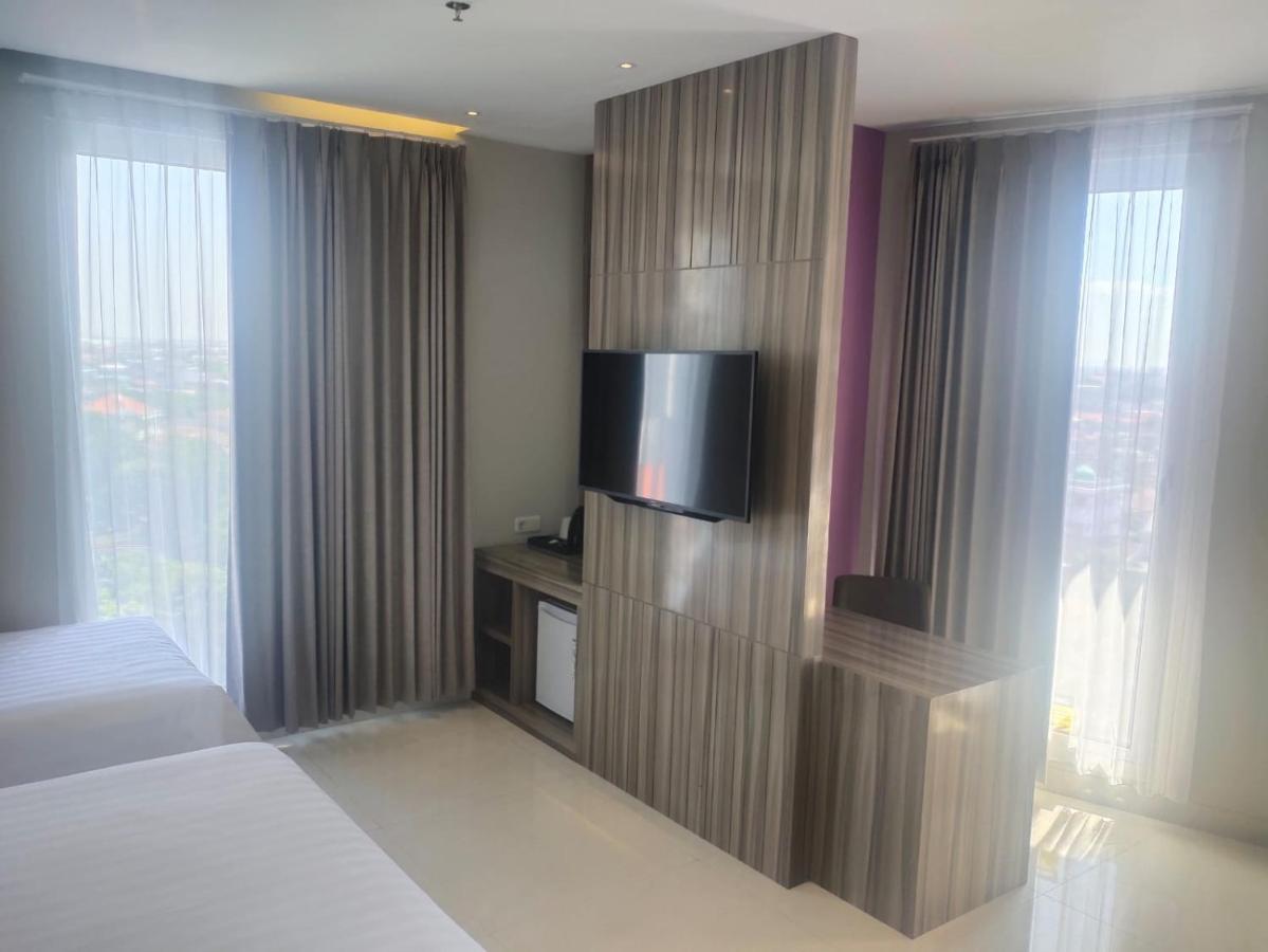Family Room,1487674324:JPEG